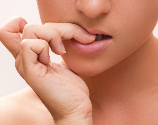 Hay cắn móng tay, cô gái phải cắt ngón tay do ung thư hắc tố